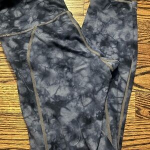 Athleta Powervita Blue Tie Dye Salutation 7/8 Women's size XS Leggings-
